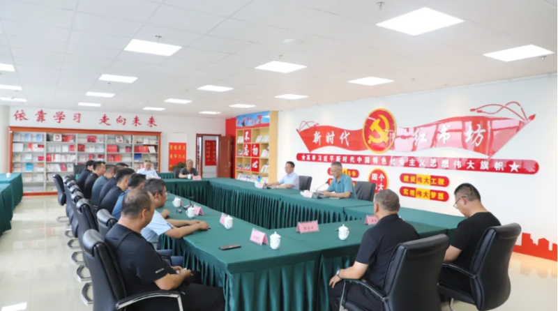 集團(tuán)工會(huì)組織開(kāi)展慶“八一”退伍軍人座談活動(dòng)