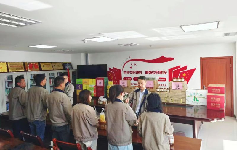 情系職工，夏送清涼——朝物開投公司開展夏日送清涼活動