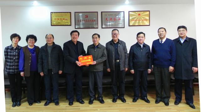 省委常委、副省長(zhǎng)駱玉林慰問(wèn)物產(chǎn)集團(tuán)