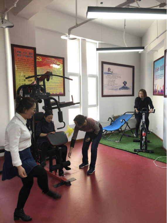 魅力女性、快樂巾幗